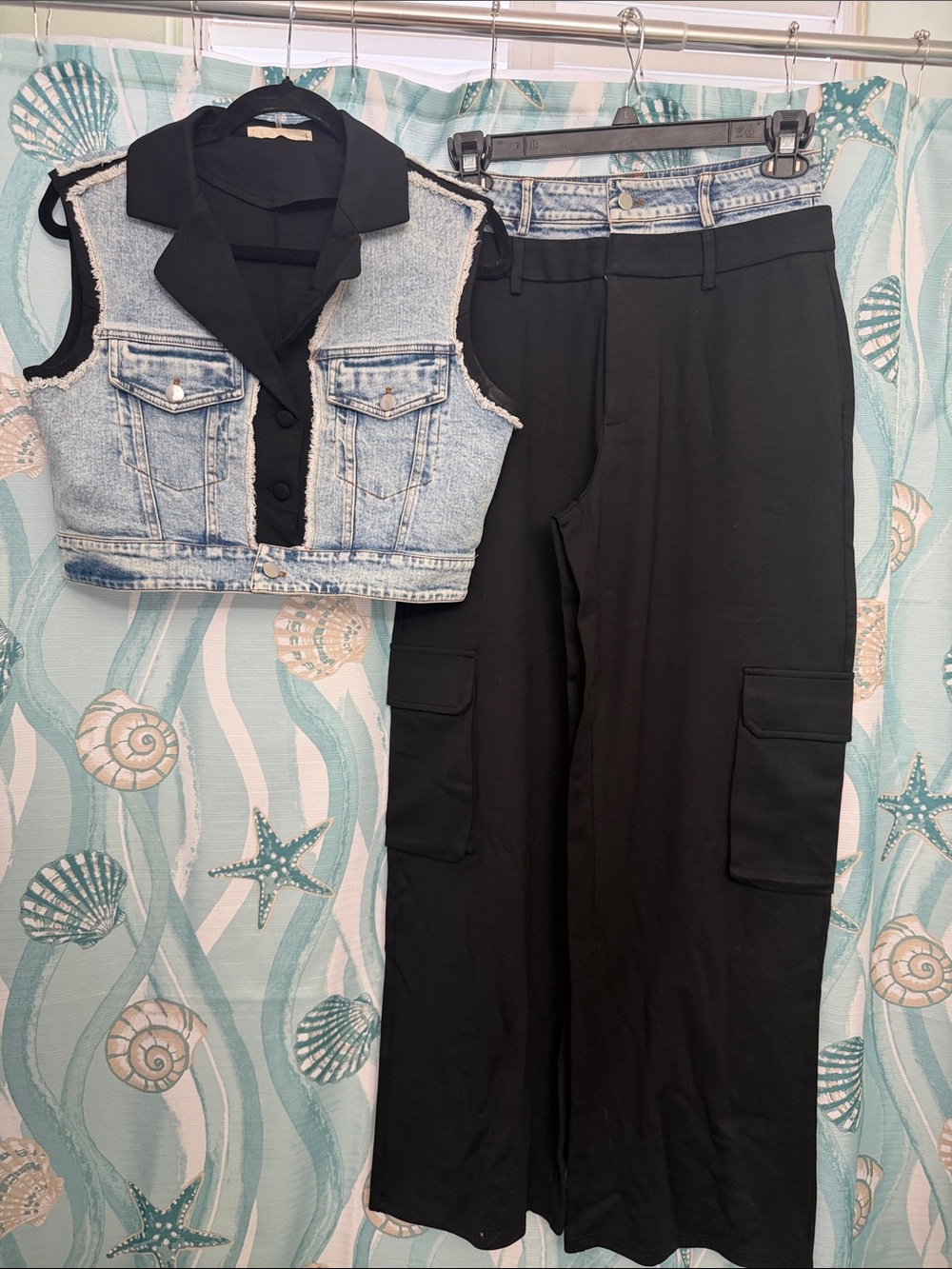 Wide-Leg Cargo Pants in Black - Women's High-Rise Style